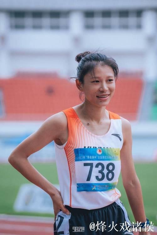 全运会女子马拉松张德顺成功卫冕 成为国内第一人 全运会女子马拉松张德顺成功卫冕 成为国内第一人